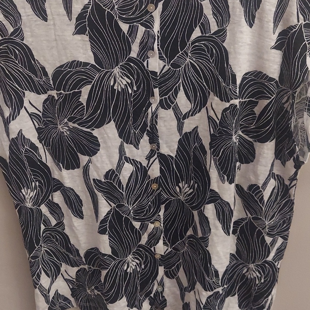 NWT TAHARI 100% Luxe Linen Black And White Floral Back Button Down Pullover Top - Picture 7 of 11